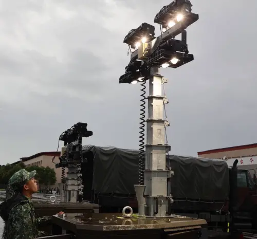 ▲國軍救援24小時不停歇，54工兵群支援實施夜間照明作業。（圖／第4作戰區提供）