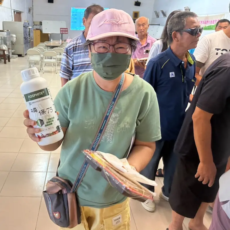 ▲佳和農化企業免費提供7000瓶市價4百萬元的植保資材「磷保75」給受災農戶，協助加速復耕。（圖／佳和提供）