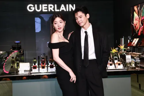 ▲女星郭雪芙（左）和演員林柏宏（右）今（25）日出席香水品牌記者會，分享自己喜歡的香水以及示範習慣的噴香水方法。（ 圖／記者吳翊緁攝影）