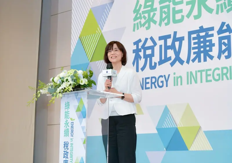 ▲財政部謝鈴媛常務次長致歡迎詞，期許公私部門協力，守護產業永續發展。（圖／財政部北區國稅局）