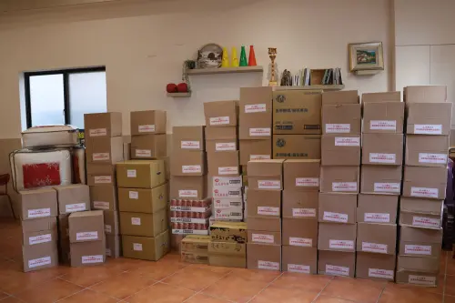 ▲第一批物資將於今（25）日晚上送抵花蓮，並由民進黨協助媒合的救災前進指揮所進行分配。（圖／記者莊全成翻攝）