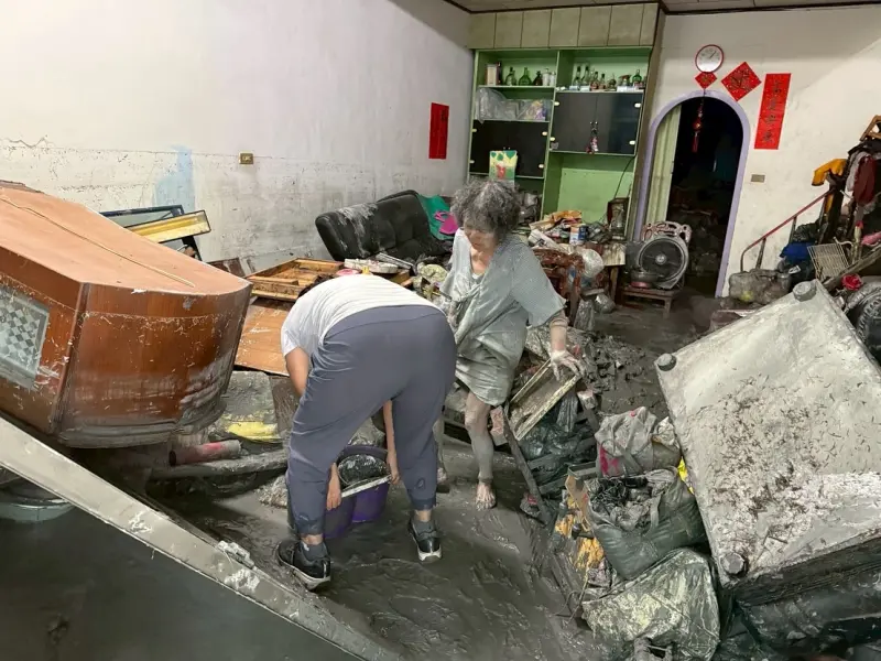 花蓮角兒災後第一批物資抵光復　志工聽「奶奶一席話」心酸淚崩