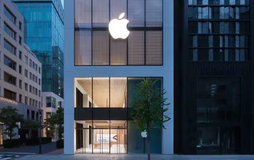 ▲庫克為了Apple銀座店重新開幕特地前往日本站台。（圖／翻攝官網）
