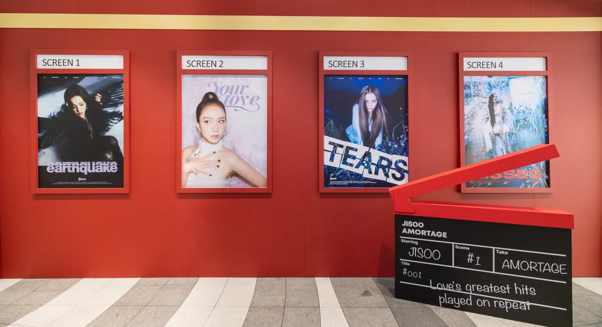 ▲BLACKPINK成員JISOO信義區快閃店9月26日正式開幕，現場有各式各樣的周邊商品販售。（圖／寬寬整合）