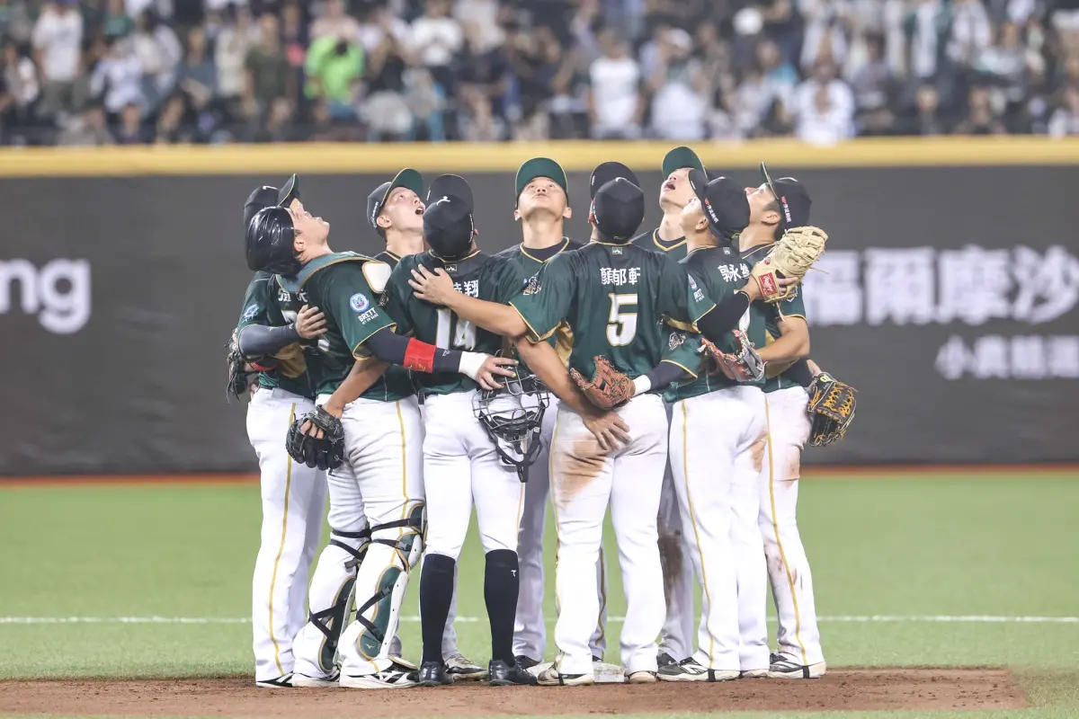 ▲下半季暫居第4的台鋼雄鷹，例行賽剩下10場比賽想「All in」，目標拉下樂天桃猿全年度勝率第3席位，勇闖隊史首度季後賽。（圖／台鋼雄鷹提供）