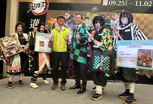 ▲今天舉行的開幕式，出現特別嘉賓-彰化市長林世賢，林市長是要看好動漫展熱潮前來為假日市集打廣告。（圖／中友提供）