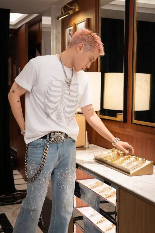 ▲周湯豪（如圖）表示，數位專輯《LOVE RAGE HOPE》原本這週要出，但為了讓大家聽到最完美及最佳的音樂品質，將延後到2025/10/3上線。（圖／CREED提供）