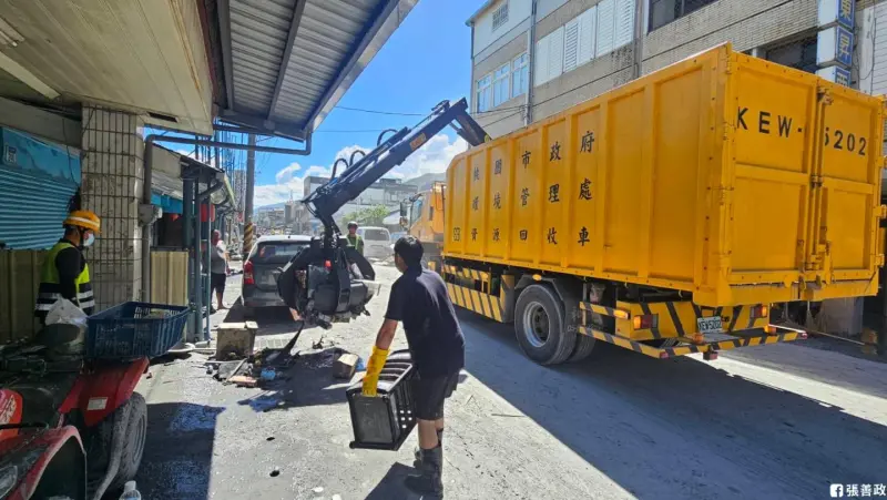 ▲桃園市原住民族受災戶每戶可申請1萬元急難救助金，市府並派青年與機具支援花蓮救災。（圖／翻攝張善政FB）