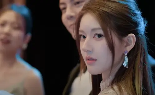 ▲趙露思（如圖）和陳偉霆主演的《許我耀眼》好評不斷。（圖／騰訊視頻 YouTube）