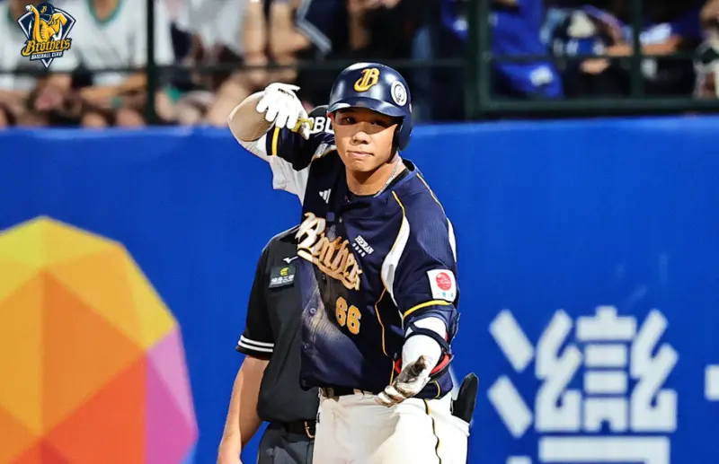 ▲中信兄弟黃韋盛本季未下過二軍，更卡位三壘防區，總教練平野惠一指出，對黃韋盛的成長感到開心。（圖／中信兄弟提供）