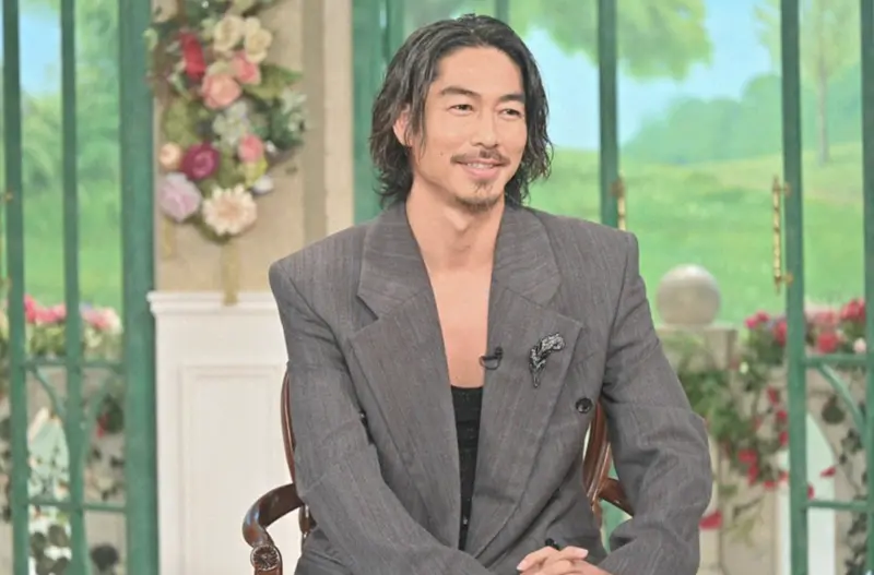 ▲AIKRA（如圖）跟林志玲有了兒子後，現在都很早睡覺，晚上8點就寢，比9點半睡覺的蔡依林還早。（圖／翻攝テレビ朝日）