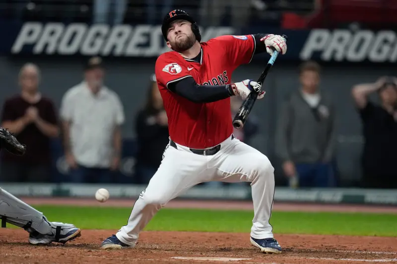 ▲日前克里夫蘭守護者與底特律老虎的比賽中，老虎王牌史庫柏（Tarik Skubal）不慎對打者弗萊（David Fry）投出觸身球，造成弗萊的鼻骨與臉部都有骨折，確認賽季報銷，對此史庫柏也前往醫院探視弗萊表示歉意。（圖／美聯社／達志影像）