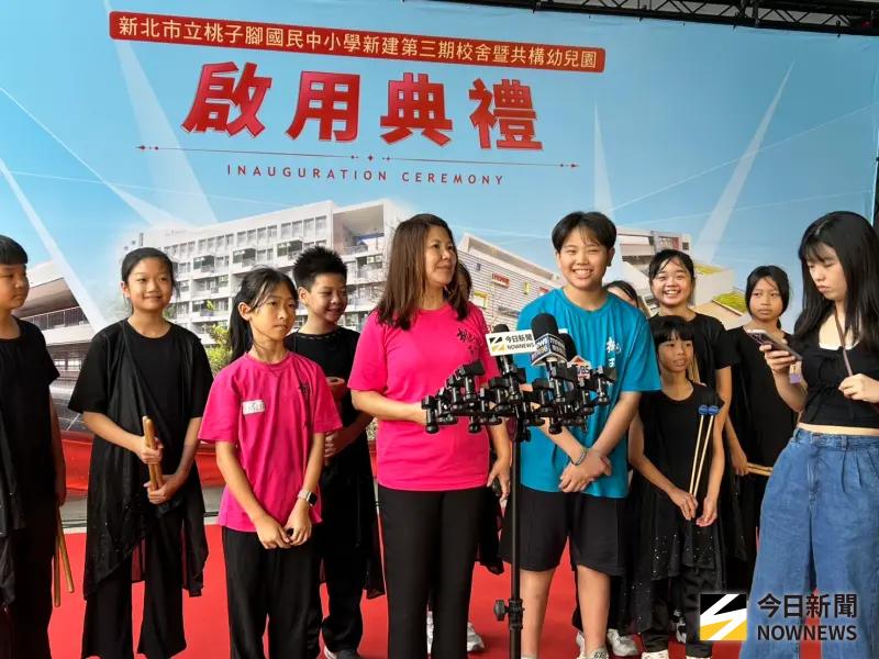    ▲桃子腳國中小校長余婌禎表示，三期新校舍空間規劃地上1至6層設有9間幼兒園活動室。（圖／記者林怡昕攝，2024.09.26）  