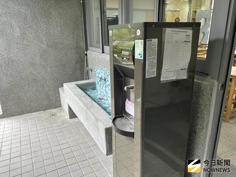    ▲新北市立桃子腳國中小舉行第三期新校舍每個教室陽台都有飲水機。（圖／記者林怡昕攝，2024.09.26）  