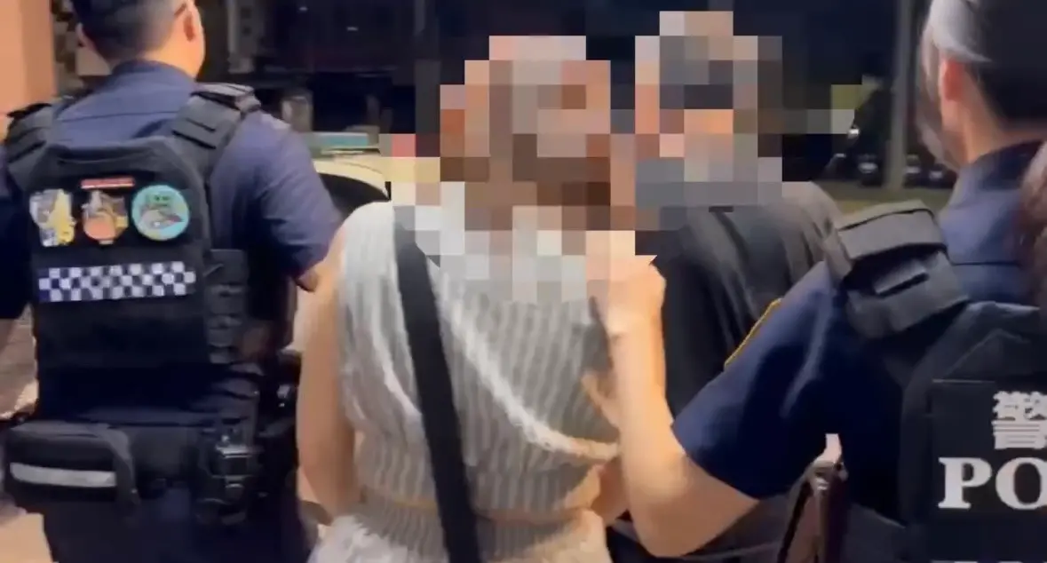 ▲新北市三重區昨（25日）發生一起毒品案，由於鄰近三和夜市引發民眾圍觀。（圖／翻攝畫面）