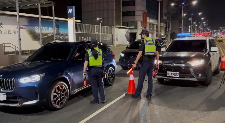 ▲今年教師節是全國首次同步放假，防範餐敘後酒駕違規情事，高市警局自連假前1日起至收假日止(9月26日至9月29日)，將動員所屬17個分局加強編排防制酒駕路檢勤務。(圖／高市府提供）