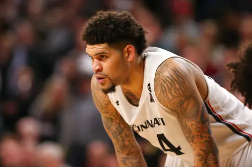 ▲坎伯蘭將與狄克森（Eric Dixon）、馬修利奧尼斯（Augustus Marciulionis）、戴維斯（RJ Davis）與凱利（Kylor Kelley）等人同場競爭，爭取最後的雙向合約。（圖／美聯社／達志影像）