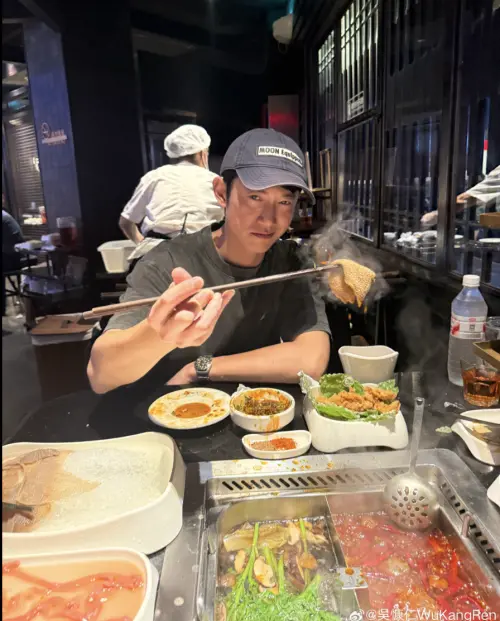 ▲吳慷仁近來都在中國各地生活，似乎專心在當地發展演藝事業。（圖／摘自 吳慷仁 微博）