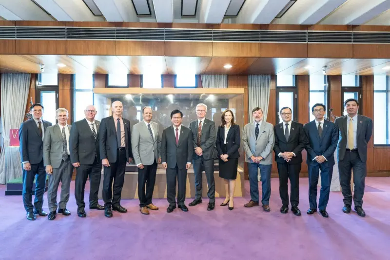 ▲外交部長林佳龍於外交部親自歡迎並款宴由加拿大國安事務訪問團。（圖／翻攝自外交部臉書）