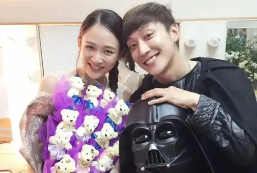 ▲喬任梁（右）生前與陳喬恩（左）是好友。（圖／微博＠橘子娛樂）