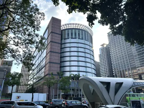 新光三越明復業仍有變數　台中都發局長曝「已經擋了2次」
