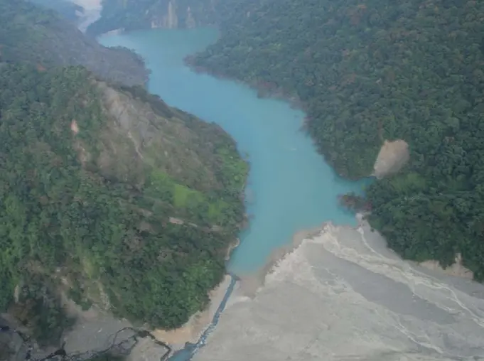 ▲2009年11月5日旗山溪堰塞湖空拍影像。（圖／農業部報告）