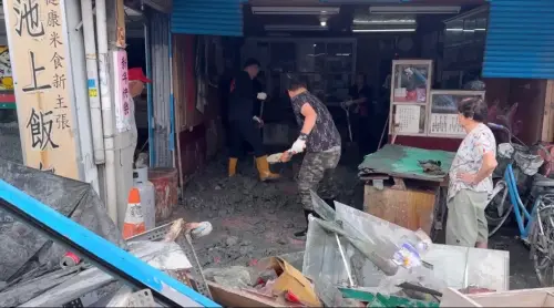 ▲花蓮馬太鞍溪堰塞湖溢流重創光復鄉，許多民眾自發前往災區投入救災。（圖／讀者提供）