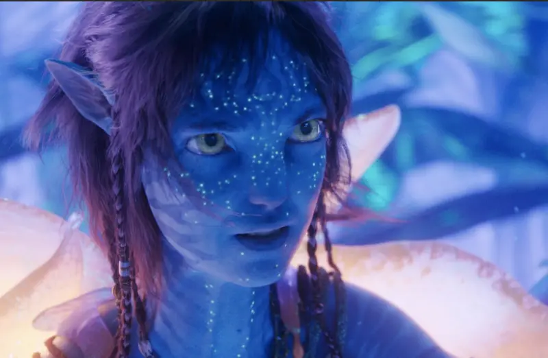 ▲電影《阿凡達：火與燼》12月17日即將在台上映，YTR「超粒方」昨（14）日卻表示，自己雖然買了4場《阿凡達3》的電影票，卻打算每一場只待短短90秒就離場，只為了看每次片頭的《復仇者聯盟5》的預告。（圖／二十世紀影業提供）