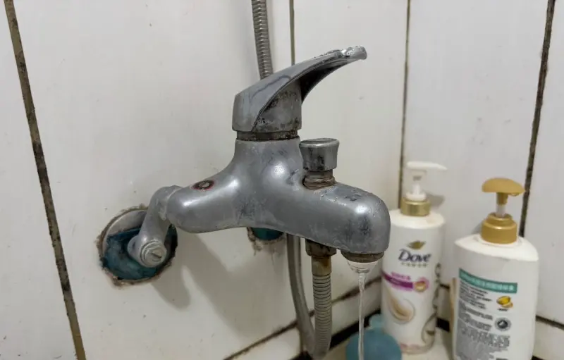 ▲台灣自來水公司表示，明（8）日基隆市、桃園市、新竹縣、嘉義市、台南市、高雄市部分地區，將因施作工程暫停供水。（圖／記者潘毅攝）