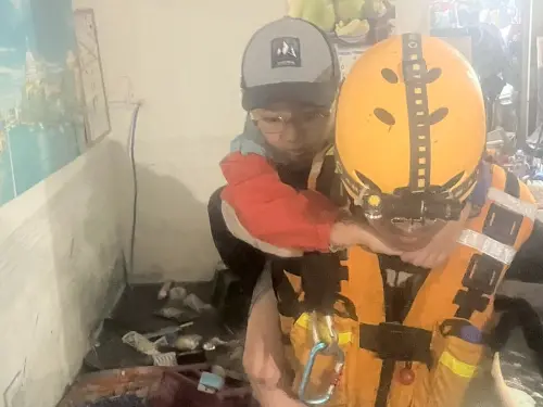 ▲花蓮馬太鞍溪堰塞湖溢流重創光復鄉，消防弟兄挺進災區救援。（圖／中央災害應變中心提供）