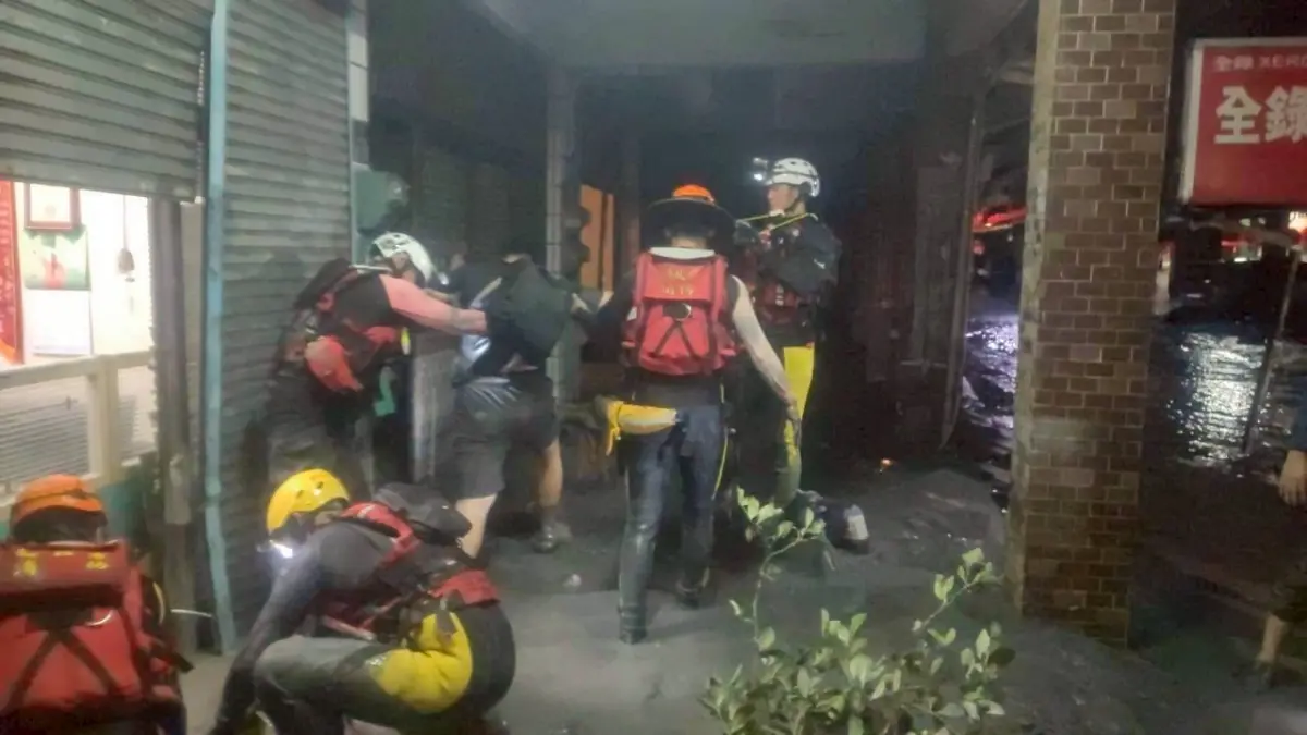 ▲花蓮光復洪災14名罹難者中，其中一名不明身分的遺體確認為大同村4鄰的鄰長。（圖／中央災害應變中心提供）