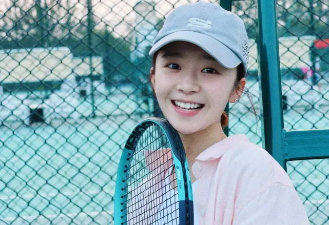 ▲宋伊人（如圖）遭指是邀請于朦朧進飯局的人，因而被網友罵翻，新作還被爆出遭到換角，讓許多粉絲忍不住喊：「明智之舉」。而在微博的言論控管下，宋伊人捲入于朦朧墜亡的爭議，竟然還查得到。（圖／微博@宋伊人）