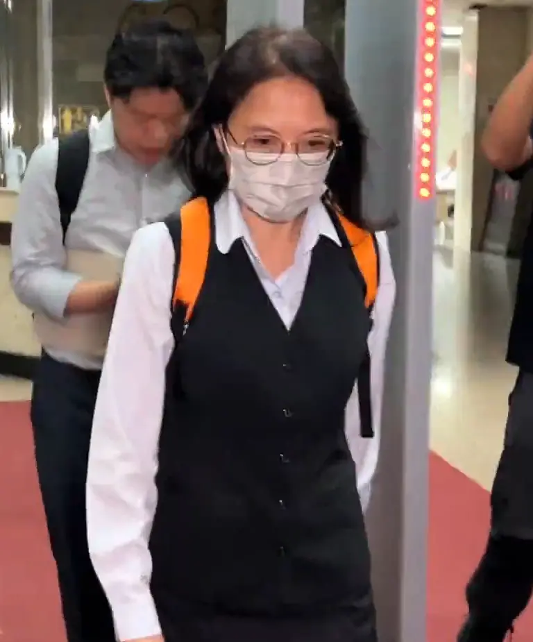 ▲寶島眼鏡公司協理王曉萍。(圖/翻攝畫面)