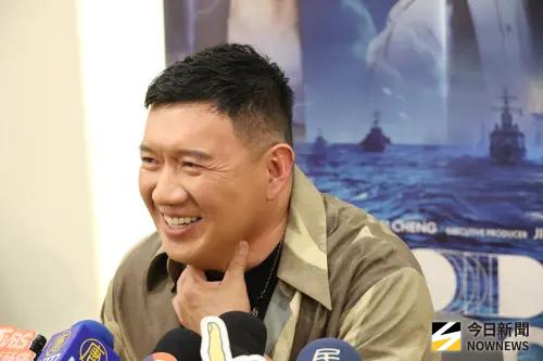 ▲杜汶澤模仿完吳慷仁覺得嘴巴很酸。（圖／記者陳明安攝）