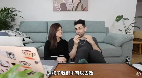 ▲酷（右）的前女友是馬來西亞YouTuber Fifi（左）。（圖／FioNa FiFi菲歐娜 YouTube）