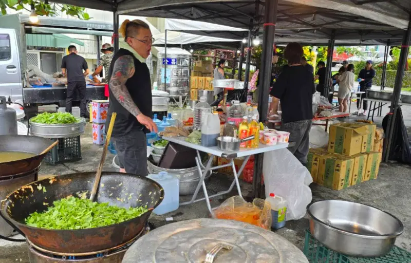 ▲主廚賴彥汶率領義煮團隊從9月24日深入災區，在馬太鞍基督長老會天天煮熱食給災民，甚至變成最大的供應餐點站。（圖／翻攝賴彥汶臉書）