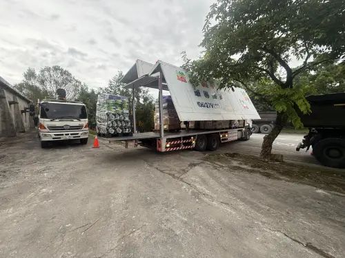 一卡車物資送到光復了！網驚見「這1味」秒歪樓：真的很台南
