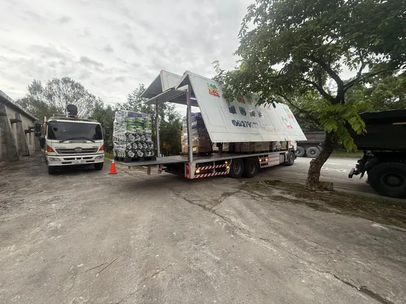 ▲綠委林俊憲將台南人的愛心物資順利送抵花蓮。（圖／翻攝自林俊憲Threads）