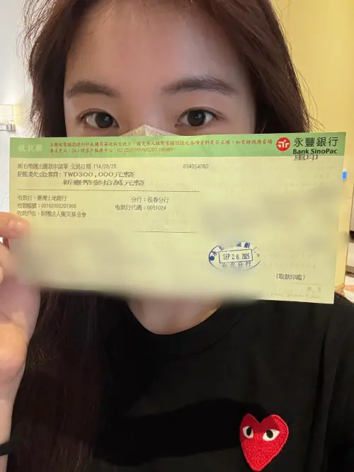 ▲李多慧曬出銀行捐款明細。（圖／李多慧Threads）