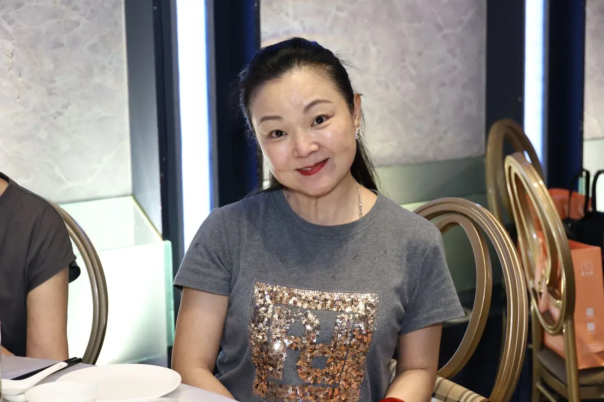 ▲57歲夏禕（如圖）消失演藝圈，今（26）日她出席「中華民國關懷演藝人員中秋餐會」，分享正計劃投入1600萬人民幣（約6800萬台幣）自製電視劇，感情現況則沒有人追，強調絕不再二婚。（圖／讀者提供）