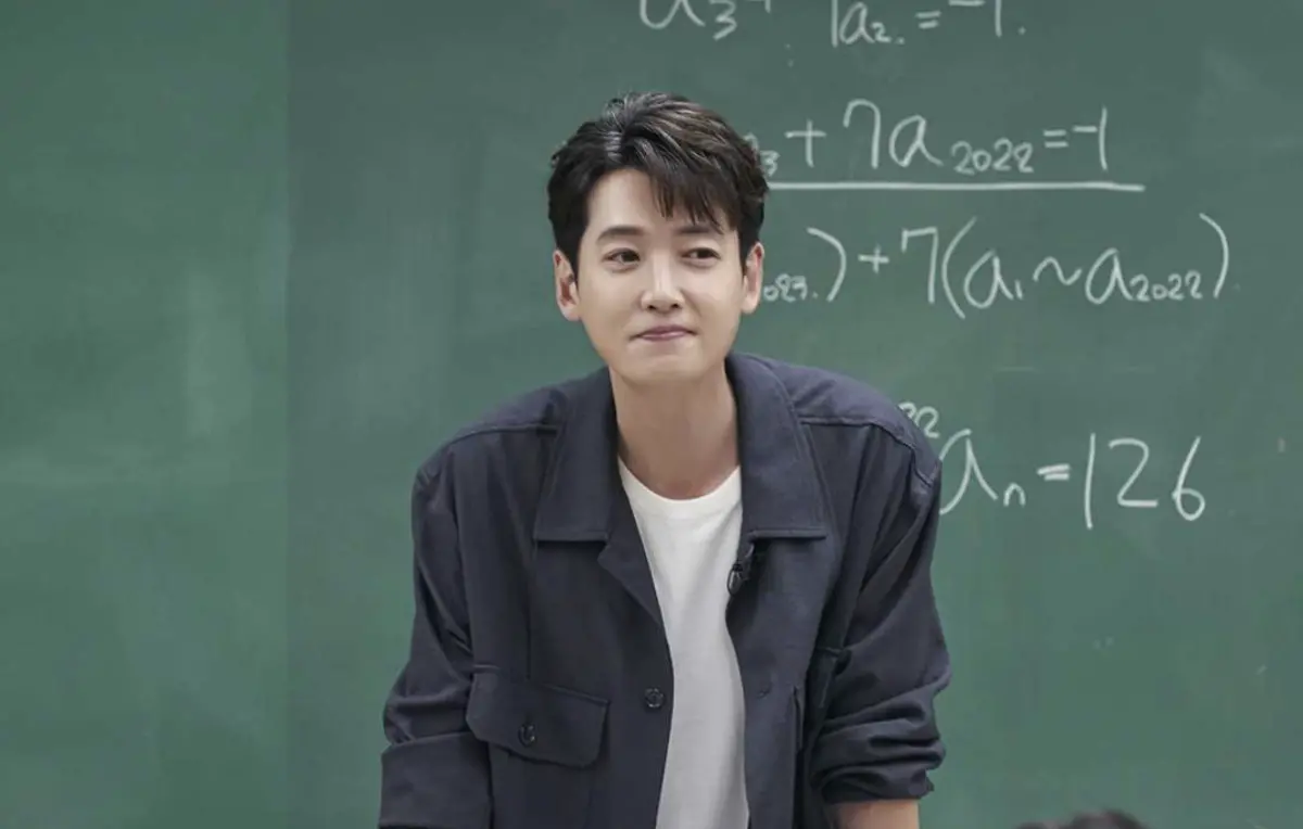 ▲一年一次的教師節快樂！《NOWNEWS今日新聞》特地精選6部經典片單，包含有村架純主演《墊底辣妹》，鄭敬淏（如圖）主演《浪漫速成班》，以及《三年A班－從此刻起，大家都是我的人質－》、《暗殺教室》、《Black Dog》、《Dream High》等，都是與教師、學生相關的經典作品。（圖／tvN官網tvn.cjenm.com）