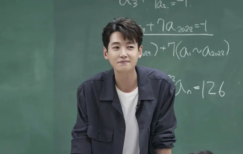 ▲一年一次的教師節快樂！《NOWNEWS今日新聞》特地精選6部經典片單，包含有村架純主演《墊底辣妹》，鄭敬淏（如圖）主演《浪漫速成班》，以及《三年A班－從此刻起，大家都是我的人質－》、《暗殺教室》、《Black Dog》、《Dream High》等，都是與教師、學生相關的經典作品。（圖／tvN官網tvn.cjenm.com）