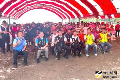 ▲台灣電力公司大林發電廠舉辦小港區鳳鼻頭海灘淨灘活動，以善盡企業社會責任。(圖／記者黃守作攝，2025.09.26)