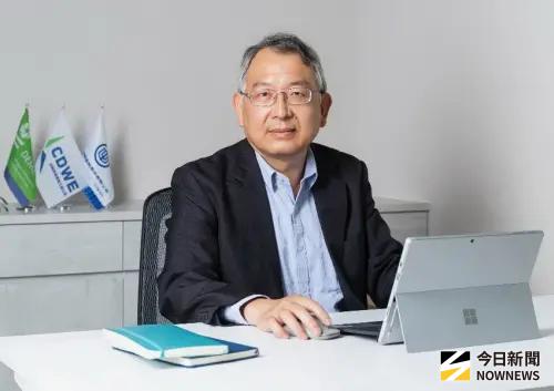 ▲台船環海風電工程公司董事長曾國正說明獲得3-1期區塊開發合約的情形。(資料照／記者黃守作攝)