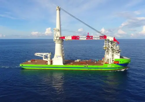 ▲台船環海風電工程公司施工品質獲產業青睞，再度獲得3-1期區塊開發合約，將使用本土離岸風電施工船─環海翡翠輪為主力工作船，以彰顯海事工程的實力。(圖／台船環海風電工程公司提供)