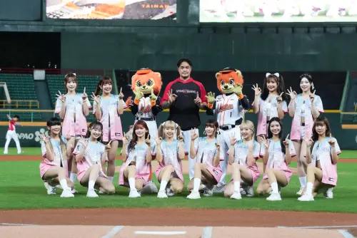 ▲統一獅本季與味全龍最終戰，賽前林智勝與UniGirls一起跳「獅王點將錄」。（圖／統一獅提供）