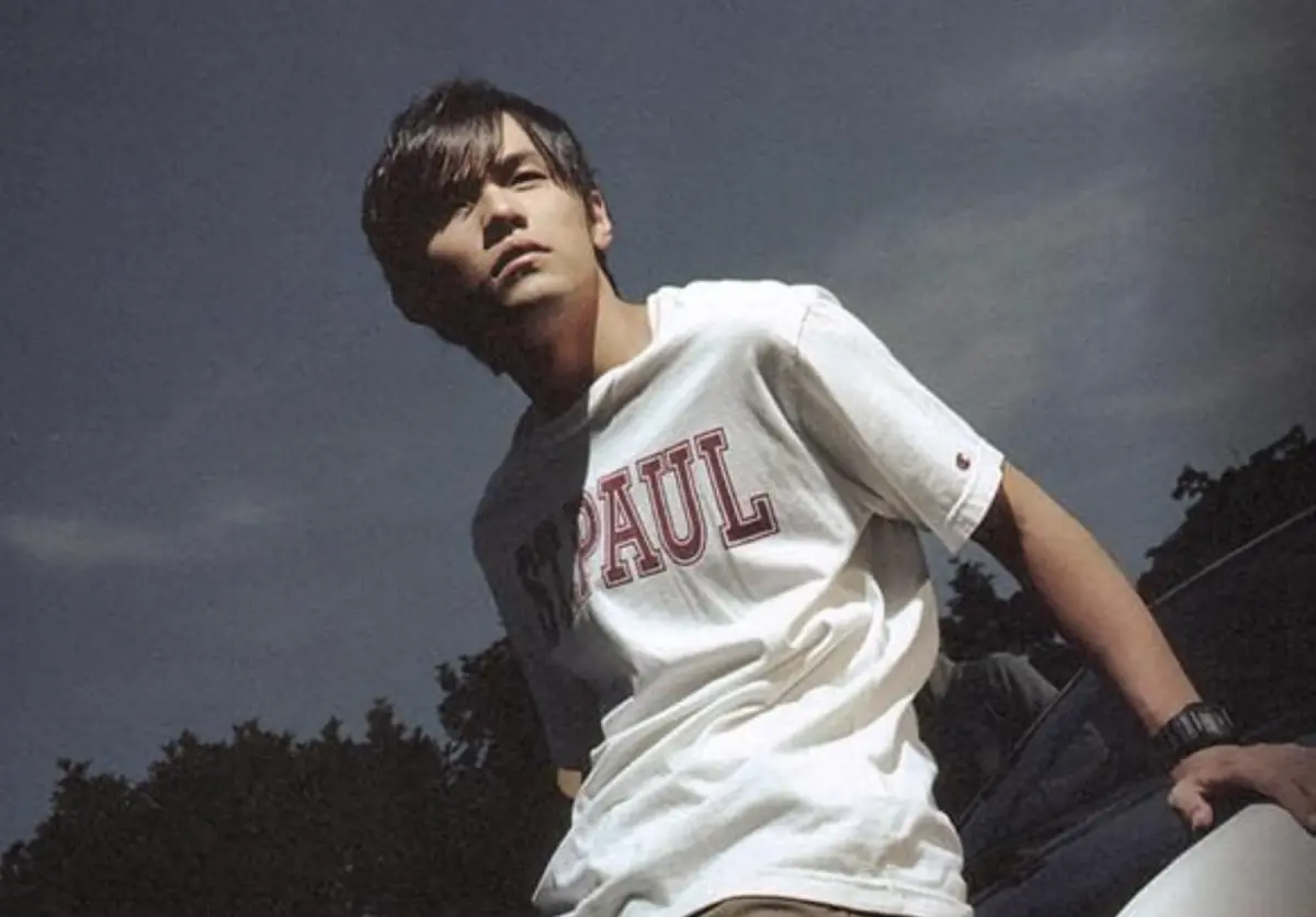 ▲真人版《頭文字D》電影滿20週年，重新回到香港戲院上映，周杰倫（如圖）最早並非男主角藤原拓海的人選，原本鎖定的是陳冠希，還洽談劉德華演男主角的爸爸。周杰倫一入主，陳冠希直接被降格改演配角。（圖／摘自IMDb）