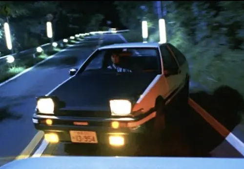 ▲真人版《頭文字D》的賽車場面都是用真車來拍攝，雖然不像好萊塢的特效技術那麼鬼斧神工，卻更有逼真的感覺。（圖／摘自IMDb）