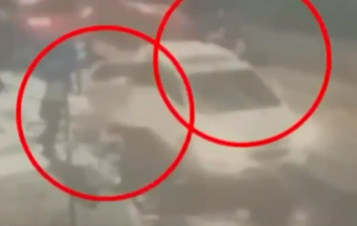 ▲阿根廷近日爆出一宗駭人聽聞的命案，3名年輕女子遭販毒集團以「派對邀請」設局，侵犯、虐待並殺害，過程還透過社群媒體直播。圖為3人被騙上車。（圖／翻攝自太陽報）