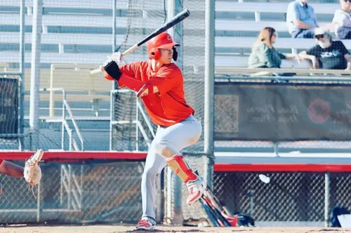 ▲梁培1998年出生於日本，父母皆是北京人。他在日本成長，自小受到當地濃厚的棒球氛圍影響，小學因朋友邀請而加入社區少棒隊，自此展開棒球之路。（圖／取自梁培IG）